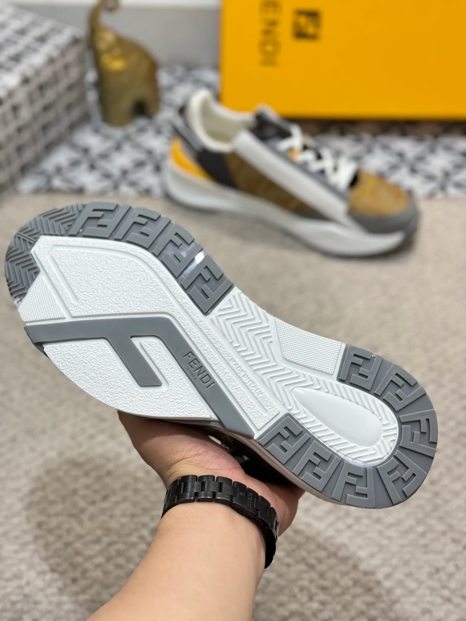 Men's men's shoes 💰520 [New style] 🦥🦥 Original quality - Fendi ◾️▫️F D🆕 Spring and summer new men's slip-on sneakers, with elastic straps, side zippers, and corrugated soles engraved with F. Embossed Fendi Flow lettering on the heel. Mixed material of high-tech fabric and black suede. FF graphic tongue. Ultra-light and wear-resistant EVA sole. Size: 38-44 (45 customized